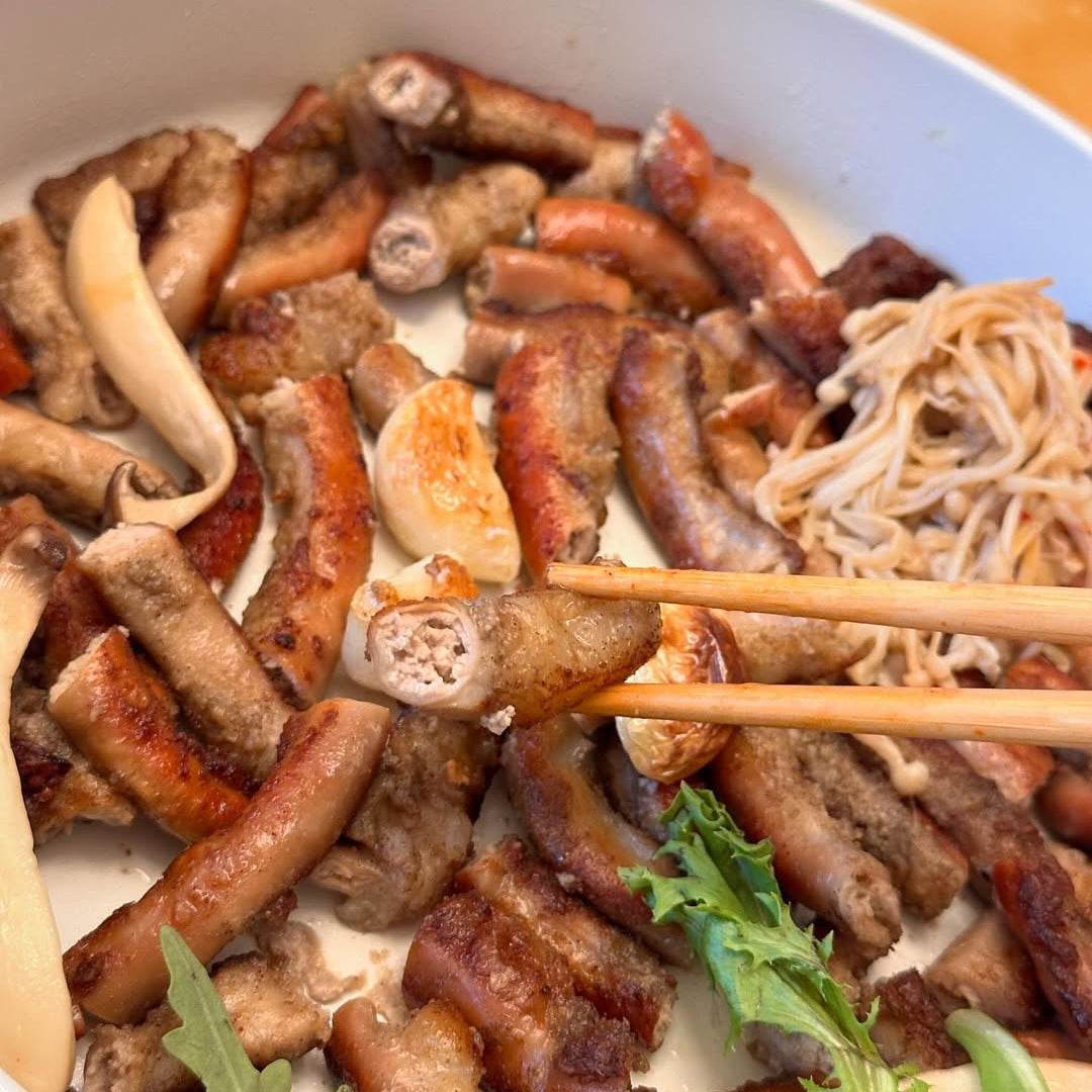 Pre grilled Small Intestines (통마늘 초벌와규소곱창) - Lets Eatscape